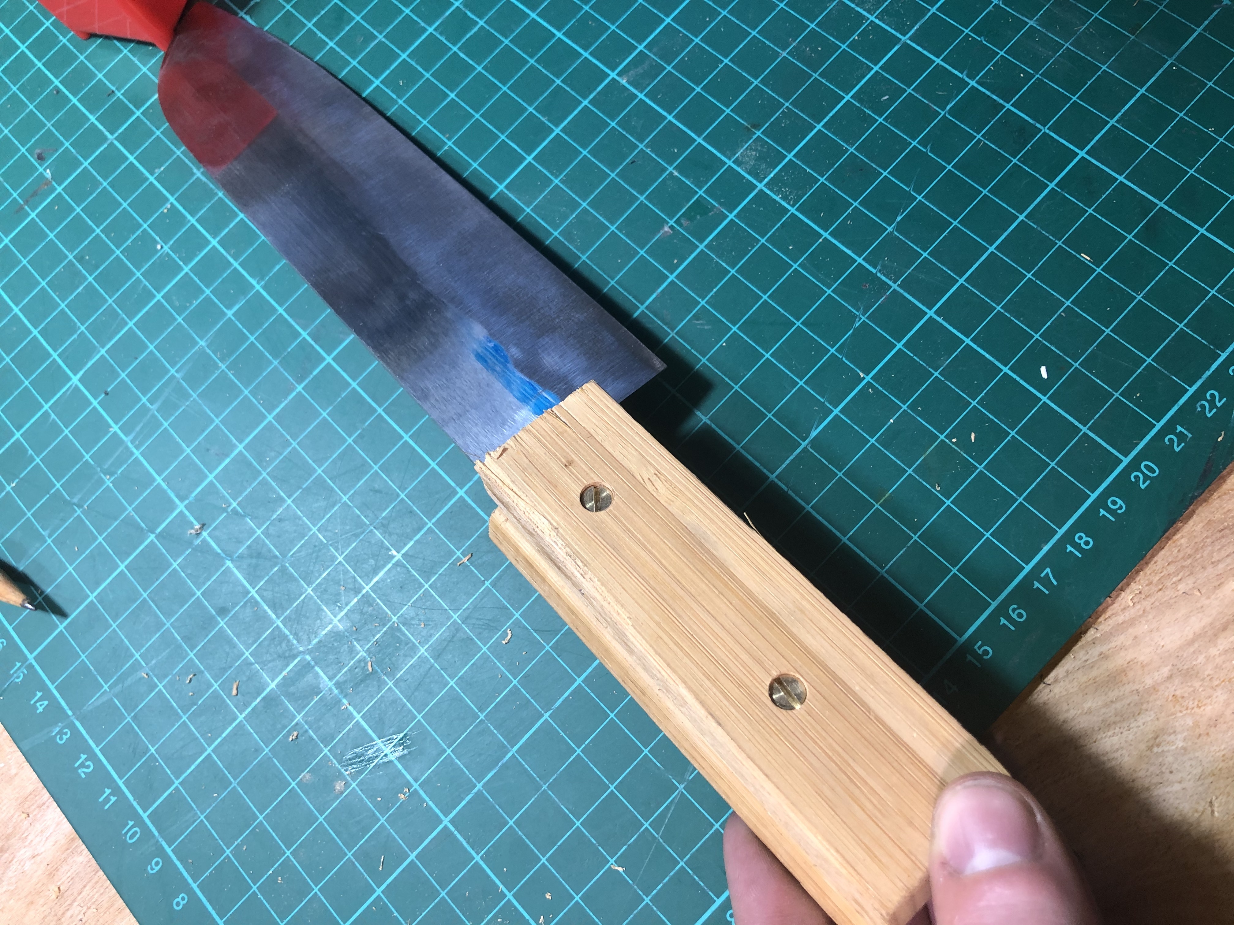 attaching the handle sides (scales)